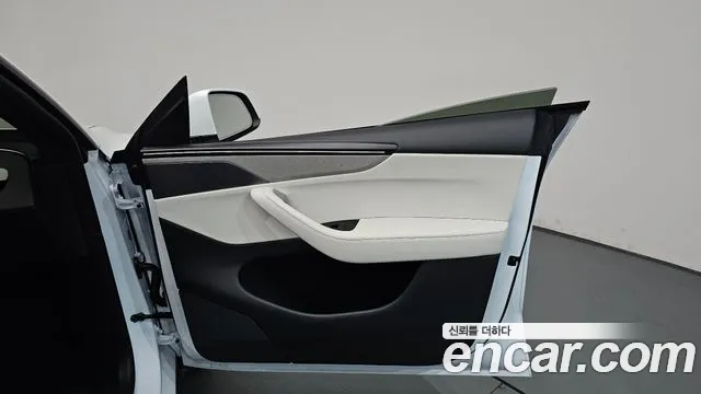 Tesla Model Y — Фото автомобиля 24