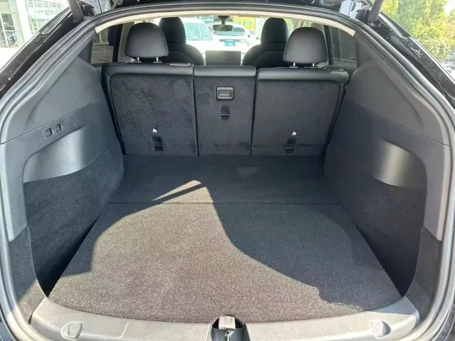 Tesla Model Y — Фото автомобиля 8