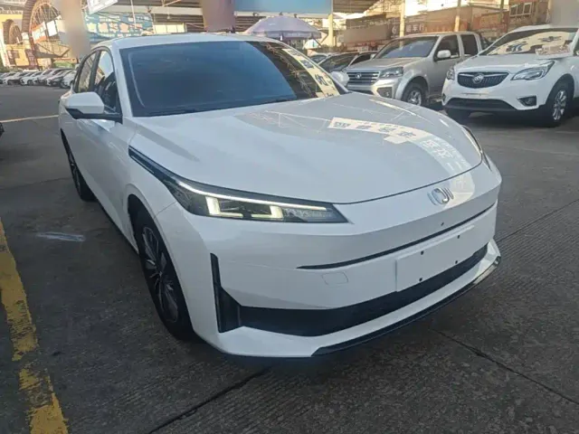 Changan Qiyuan A05 — Фото автомобиля 3