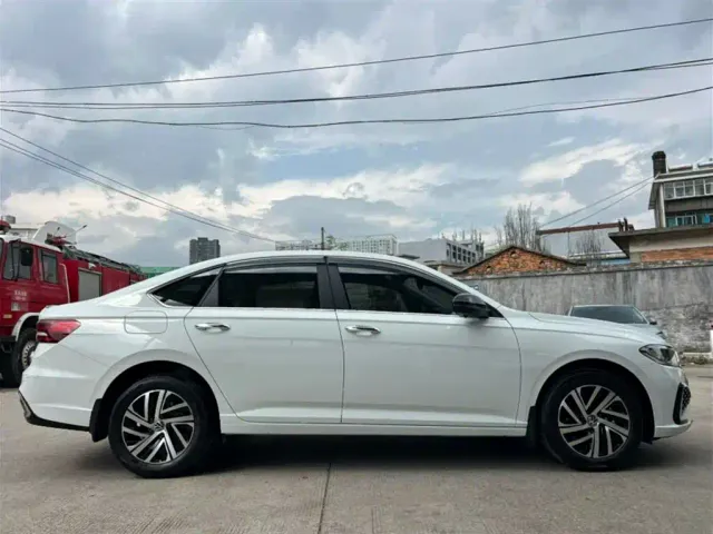 Volkswagen Lavida — Фото автомобиля 7