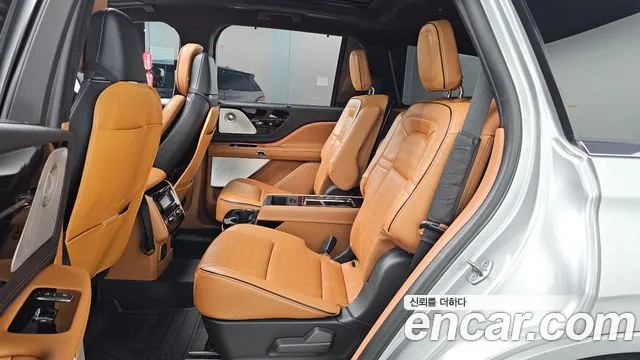 Lincoln Aviator — Фото автомобиля 11