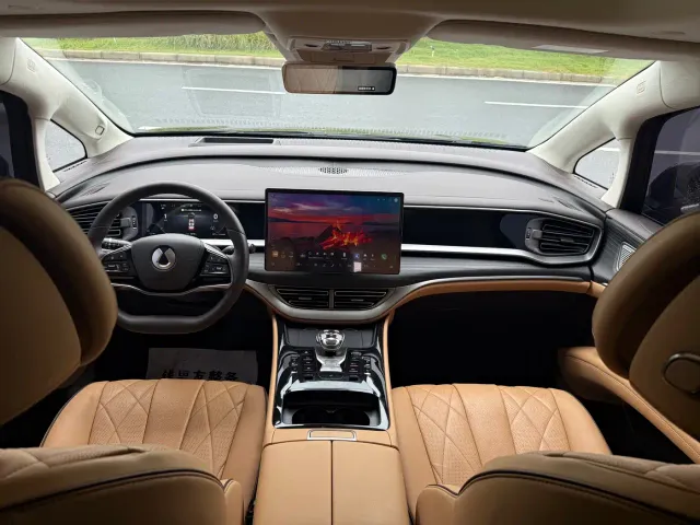 Denza Denza D9 2024 DM-i 980 AWD Flagship — Фото автомобиля 12