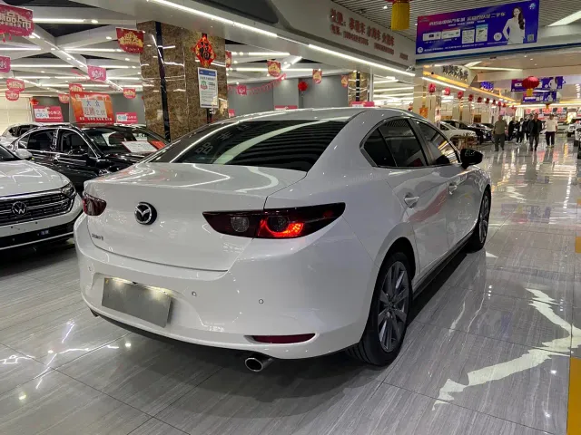 Mazda Axela — Фото автомобиля 6