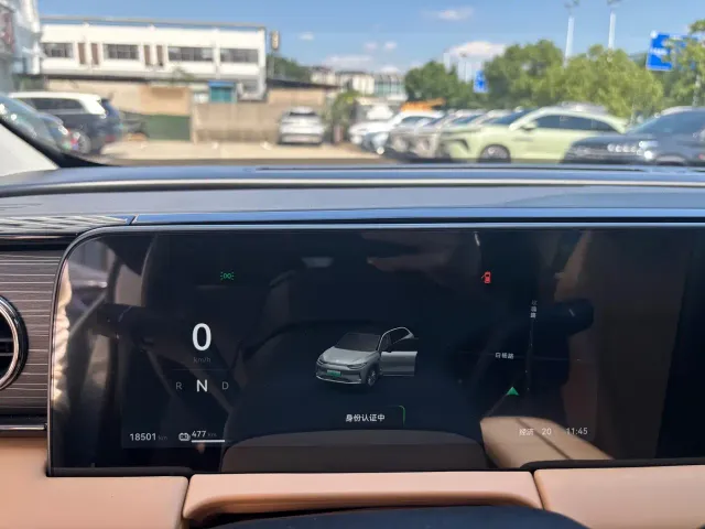 Leapmotor C11 — Фото автомобиля 12