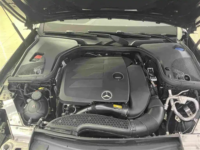 Mercedes-Benz E-Class — Фото автомобиля 18