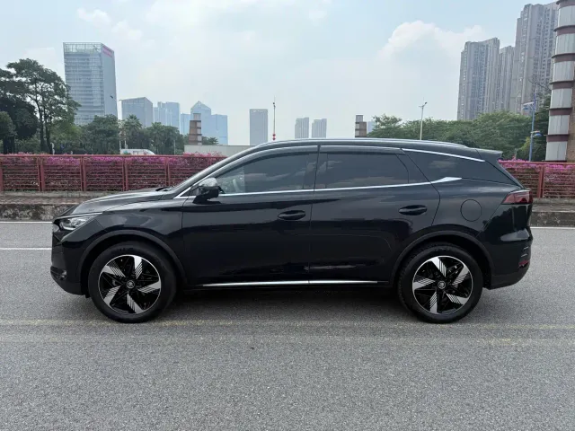 BYD Tang — Фото автомобиля 18
