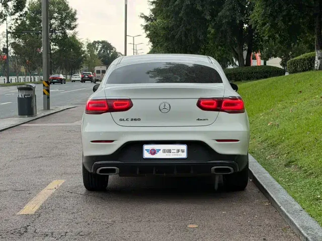 Mercedes-Benz Mercedes-Benz GLC Coupe 2020 GLC 260 4MATIC Coupe SUV — Фото автомобиля 5