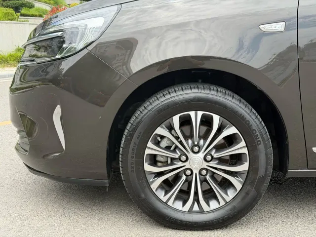 Buick GL8 — Фото автомобиля 4
