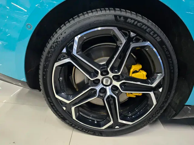 Xiaomi SU7 — Фото автомобиля 10