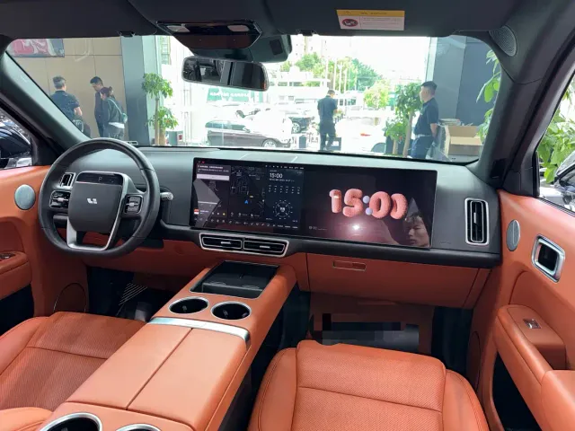 Li Auto L8 — Фото автомобиля 6