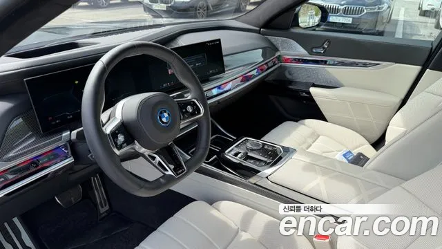 BMW i7 — Фото автомобиля 11