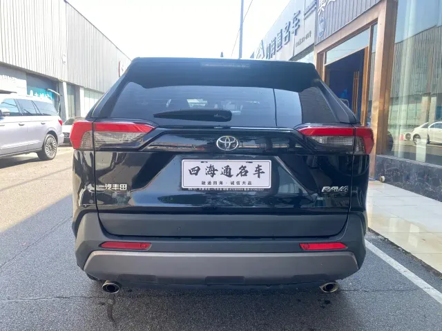 Toyota RAV4 — Фото автомобиля 4