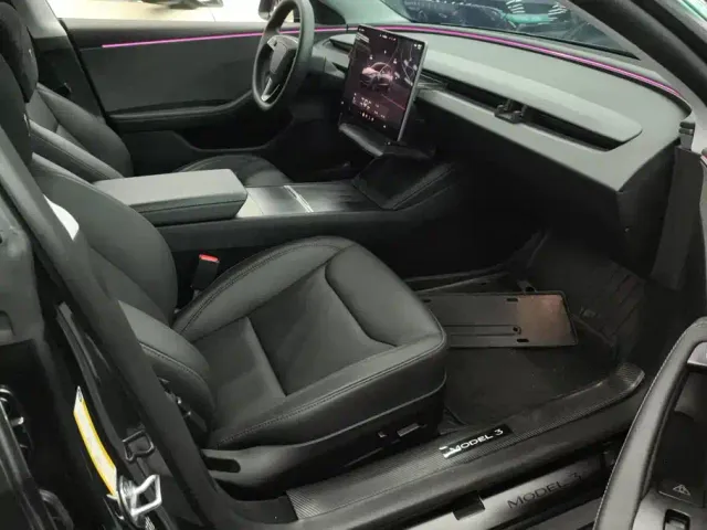Tesla Model 3 — Фото автомобиля 8