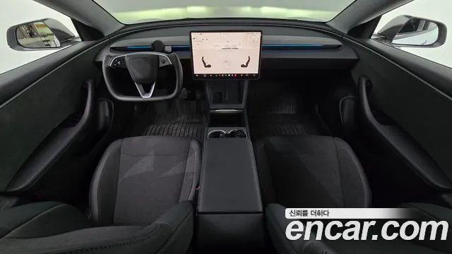 Tesla Model 3 — Фото автомобиля 10