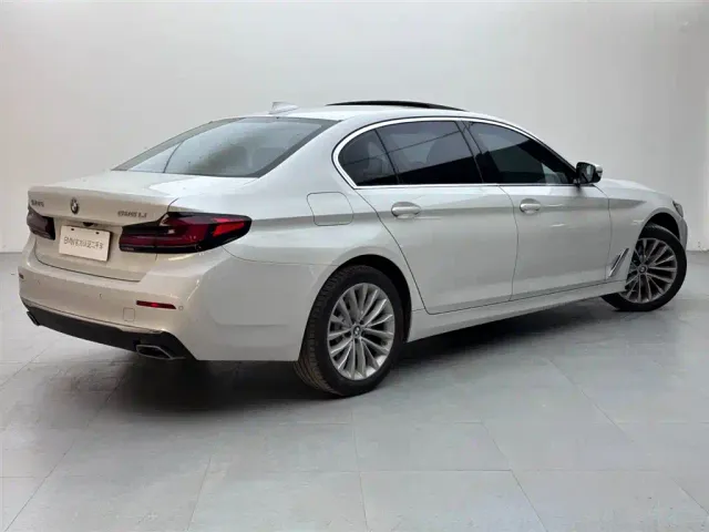 BMW 5 Series — Фото автомобиля 4