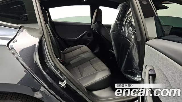 Tesla Model 3 — Фото автомобиля 18