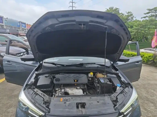 Roewe i5 — Фото автомобиля 19