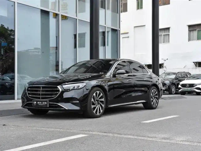 Фотография автомобиля — Mercedes-Benz E-Class