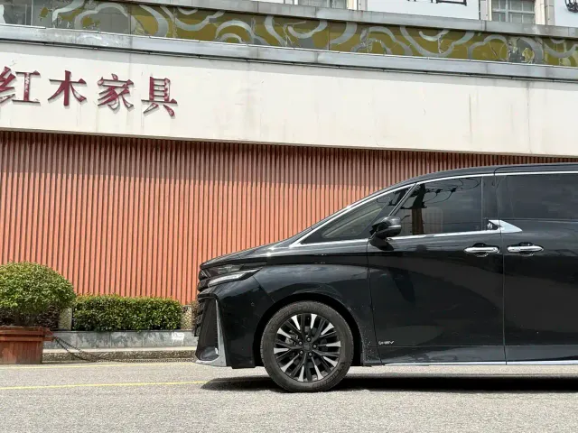 Toyota Crown — Фото автомобиля 2