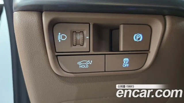 Hyundai Grandeur Grandeur (GN7) 2.5 Бензин 2WD — Фото автомобиля 19