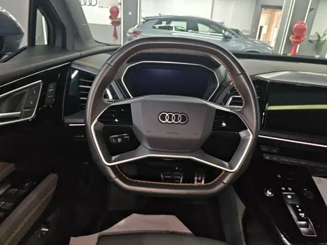 Audi Q4 e-tron — Фото автомобиля 10