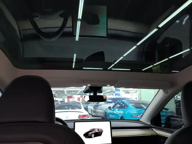 Tesla Model Y — Фото автомобиля 17