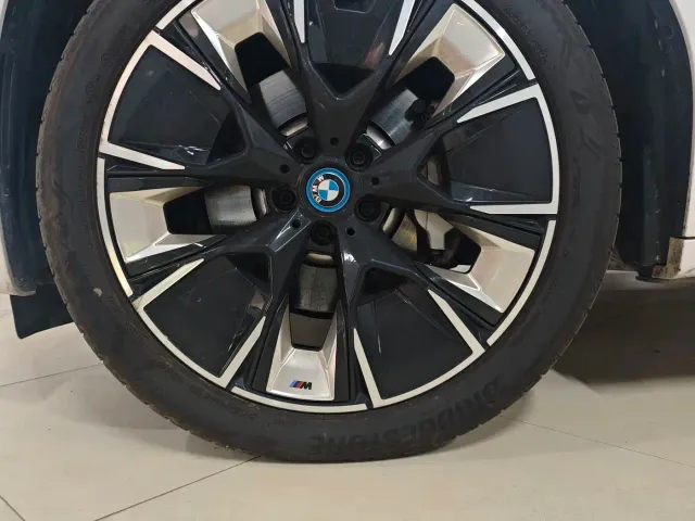 BMW iX3 — Фото автомобиля 4