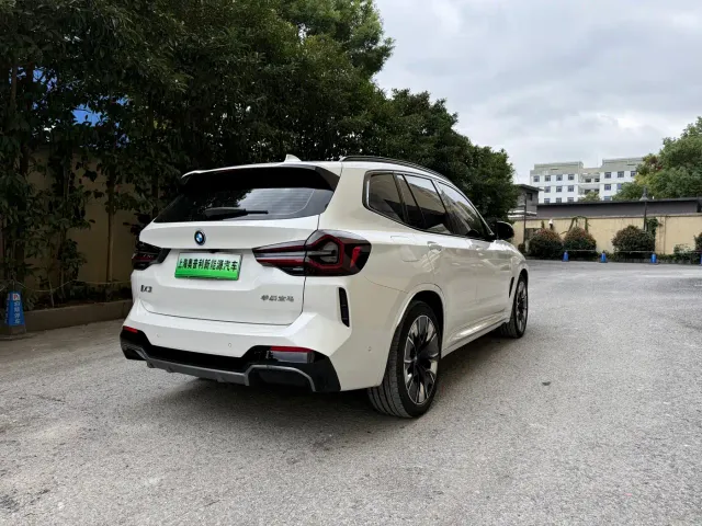 BMW iX3 — Фото автомобиля 7