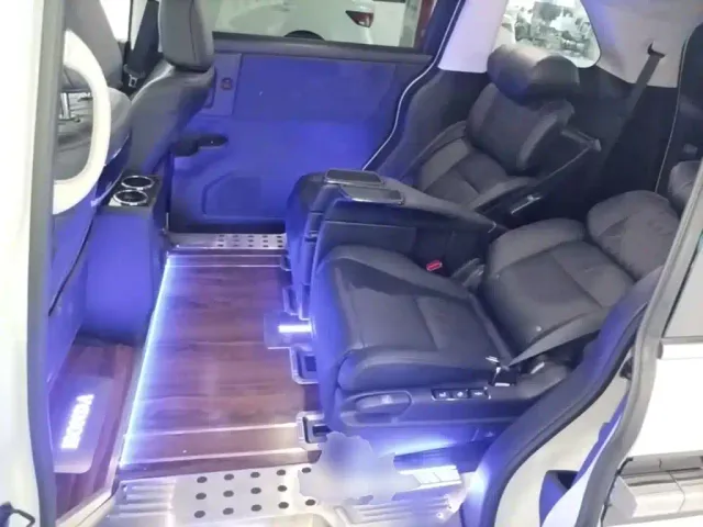 Honda Elysion — Фото автомобиля 16
