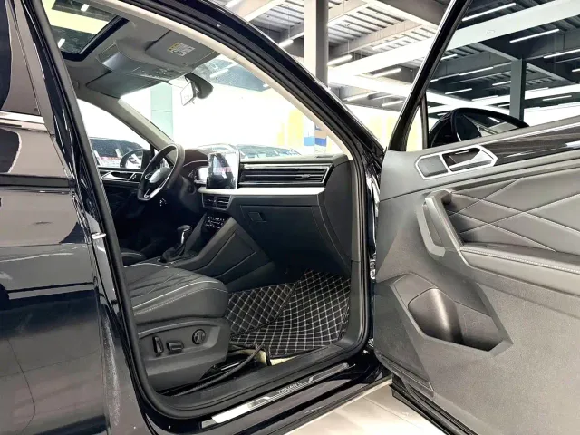 Volkswagen Tiguan L — Фото автомобиля 9