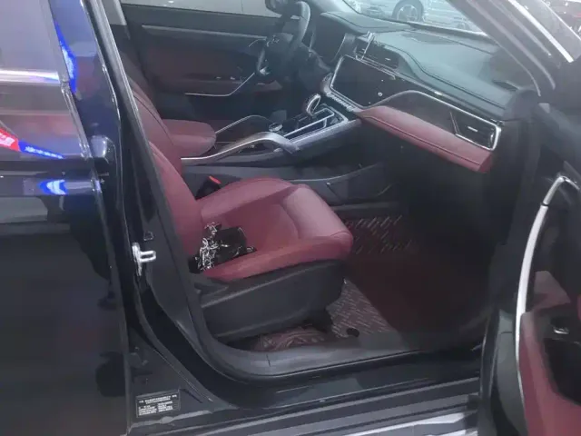 Geely Boyue — Фото автомобиля 8