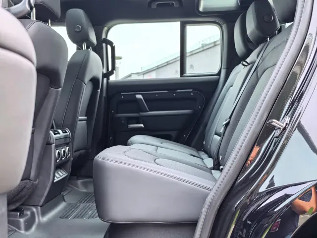 Land Rover Defender — Фото автомобиля 13