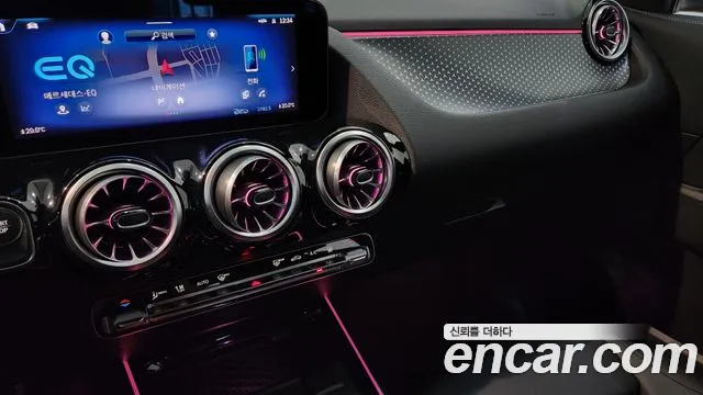 Mercedes-Benz EQA — Фото автомобиля 16