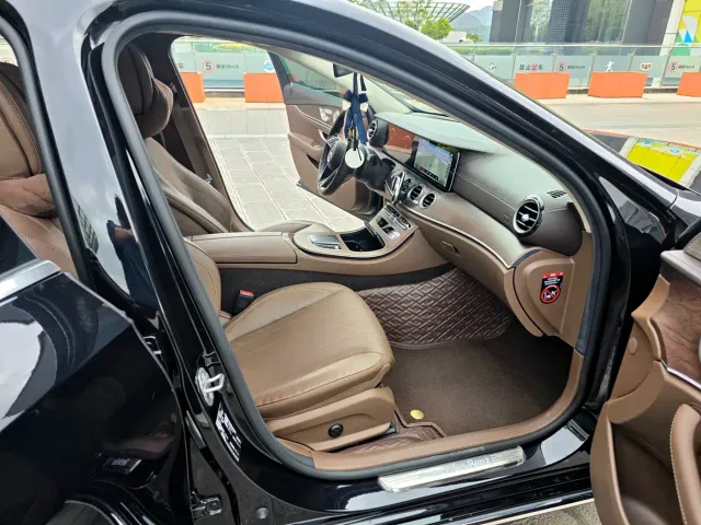 Mercedes-Benz E-Class — Фото автомобиля 11