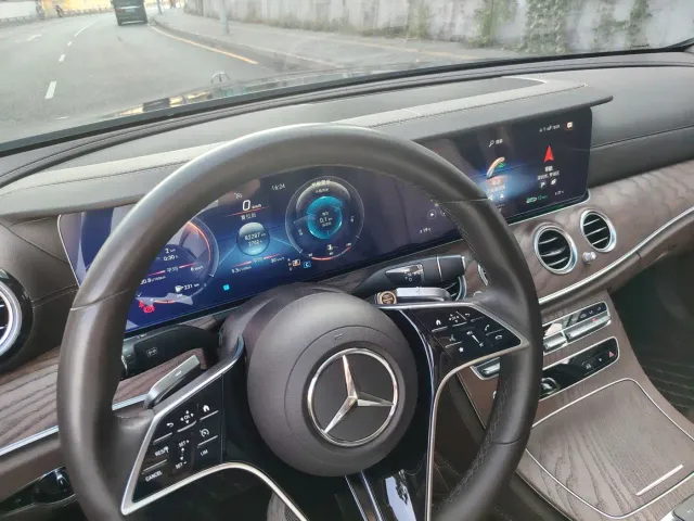 Mercedes-Benz E-Class — Фото автомобиля 16