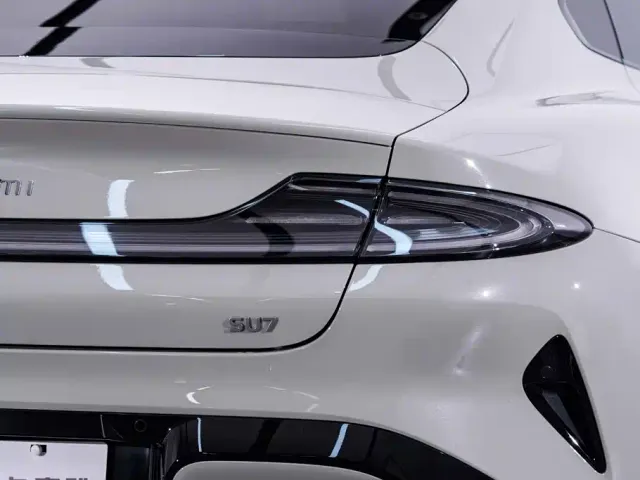 Xiaomi SU7 — Фото автомобиля 11