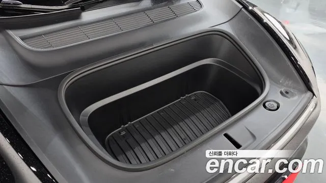 Tesla Model Y — Фото автомобиля 9