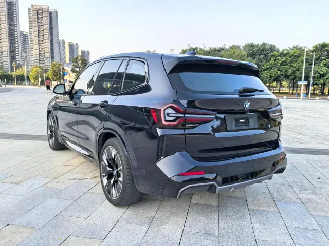 BMW iX3 — Фото автомобиля 4