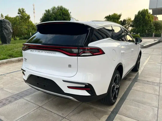 BYD Tang — Фото автомобиля 6