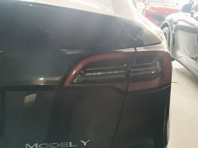 Tesla Model Y — Фото автомобиля 7
