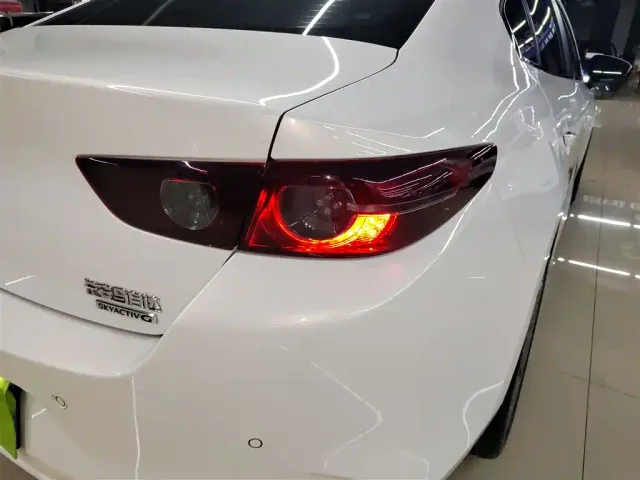 Mazda Axela — Фото автомобиля 7