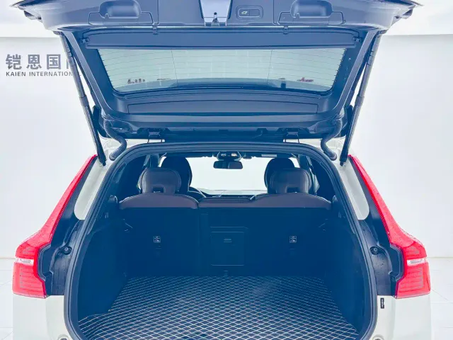 Volvo XC60 — Фото автомобиля 17