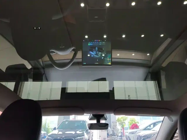 Tesla Model Y — Фото автомобиля 17