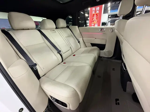 Li Auto L7 — Фото автомобиля 18
