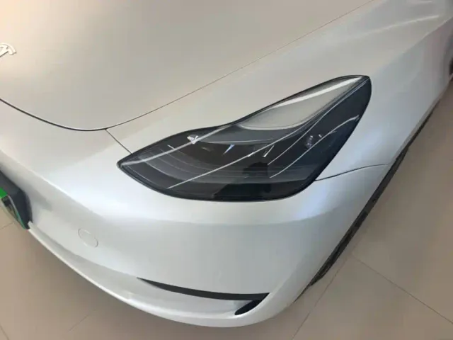 Tesla Model Y — Фото автомобиля 23