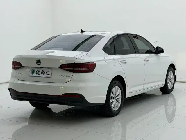 Volkswagen Lavida — Фото автомобиля 5