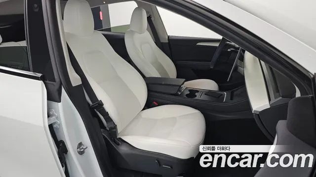 Tesla Model Y — Фото автомобиля 15