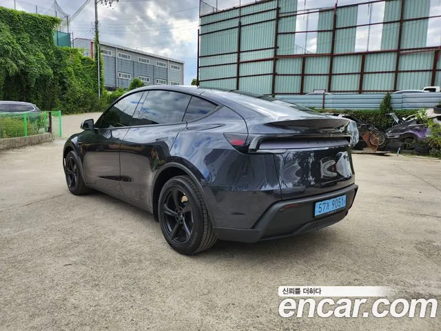Tesla Model Y — Фото автомобиля 4