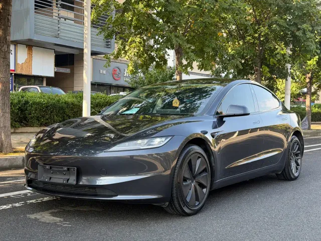 Фотография автомобиля — Tesla Model 3
