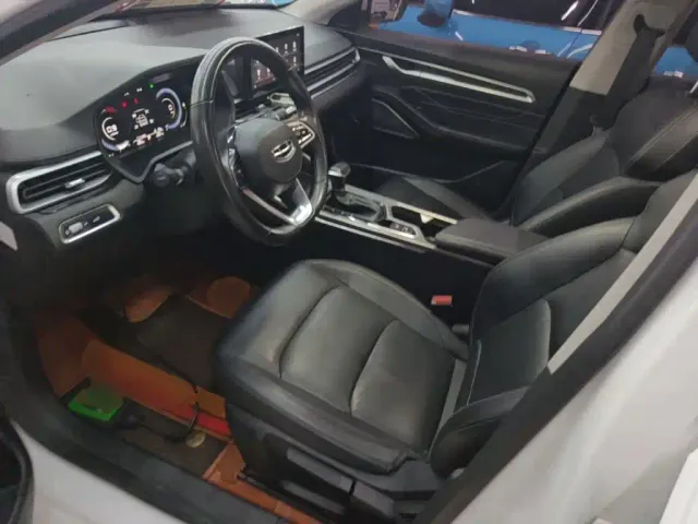 Geely Emgrand — Фото автомобиля 10